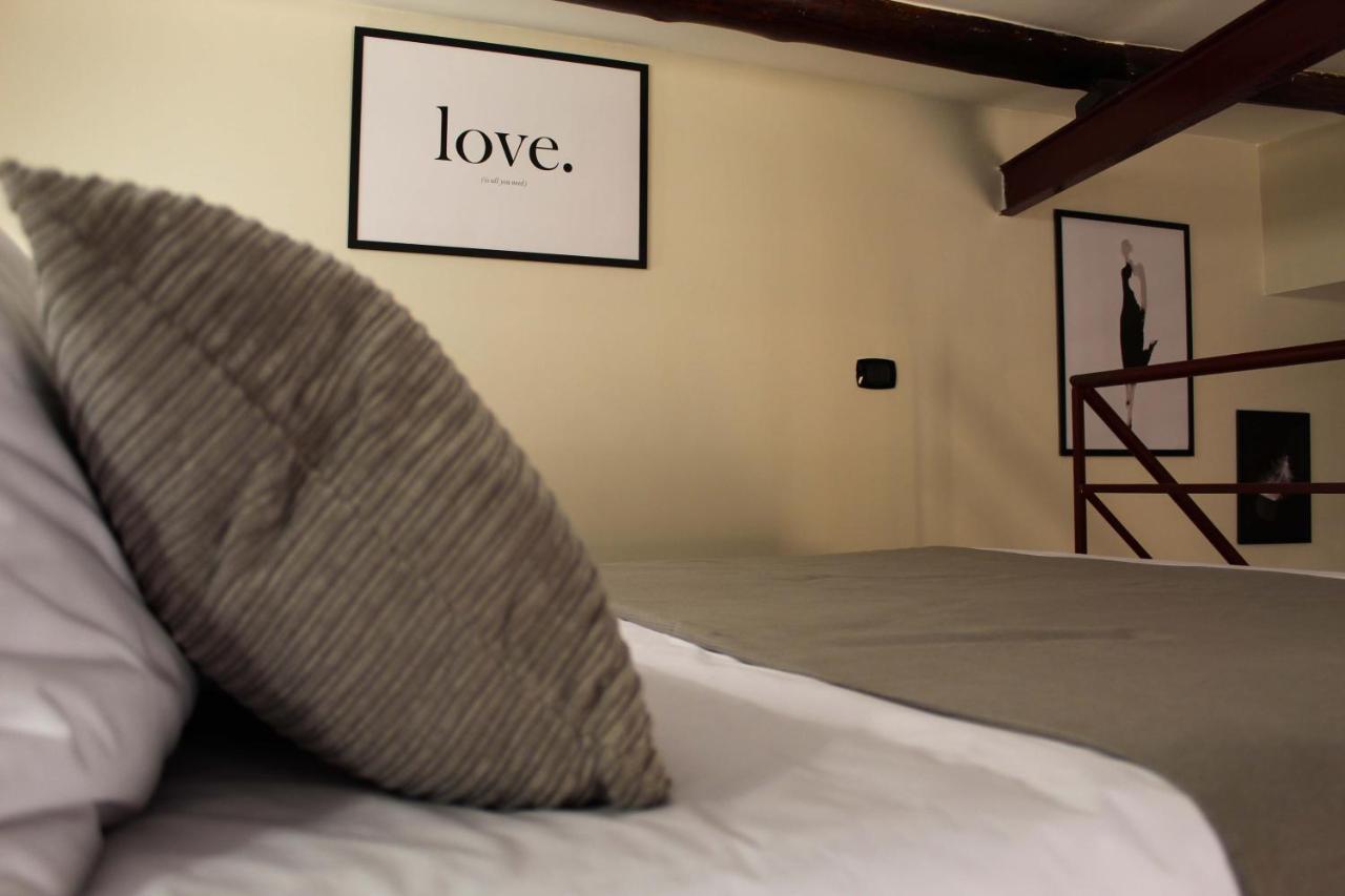 Appartamento Pedamentina Pulcinella Loft Napoli Esterno foto